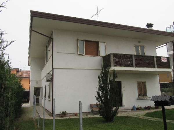 Foto Appartamento in Affitto a Lignano Sabbiadoro Via San Daniele 26