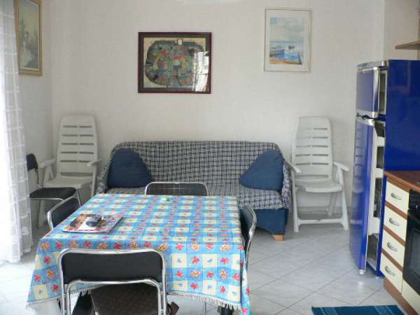 Foto Appartamento in Affitto a Loano via Aurelia 354