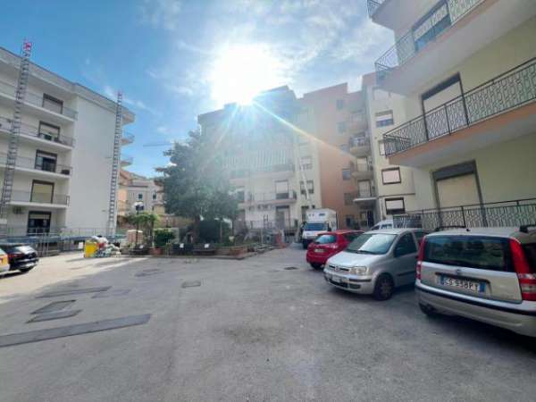 Foto Appartamento in affitto a Maddaloni - 4 locali 125mq