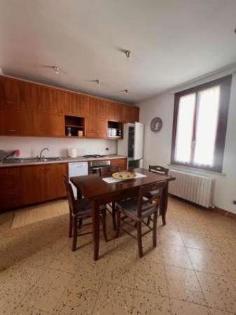 Foto Appartamento in affitto a Mantova - 3 locali 70mq