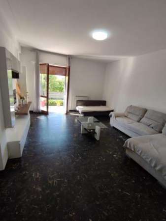 Foto Appartamento in affitto a Marina di Carrara - Carrara 104 mq  Rif: 1340979