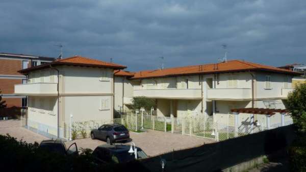 Foto Appartamento in affitto a Marina di Massa - Massa 70 mq  Rif: 479273