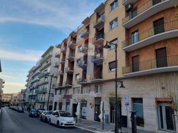 Foto Appartamento in affitto a Matera - 5 locali 100mq