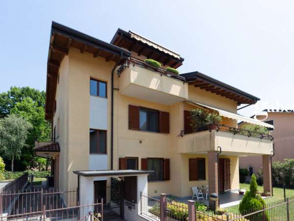 Foto Appartamento in affitto a Merate