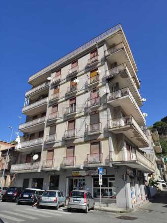 Foto Appartamento in Affitto a Messina Via Pietro Castelli