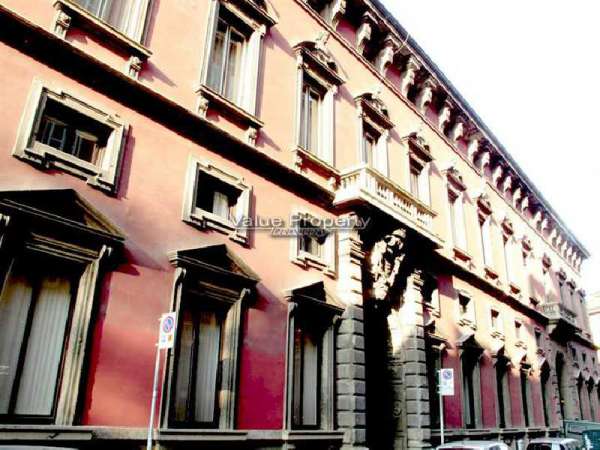 Foto Appartamento in Affitto a Milano via Cappuccio