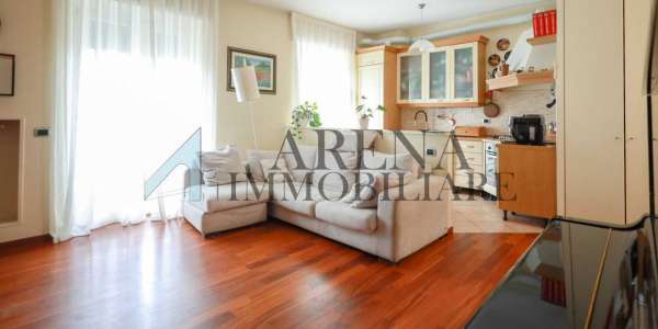 Foto Appartamento in Affitto a Milano VIA MECENATE