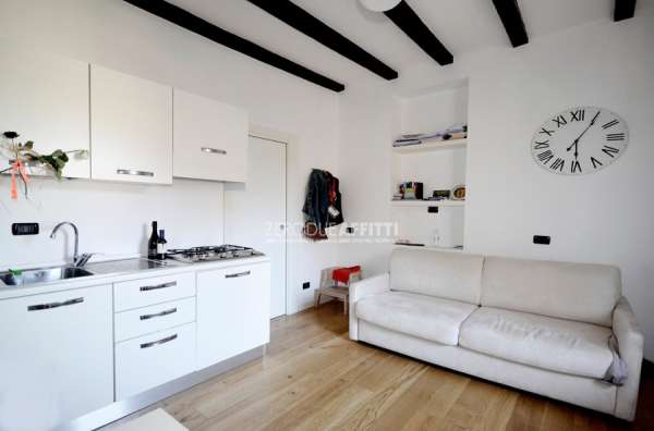 Foto Appartamento in Affitto a Milano via menabrea