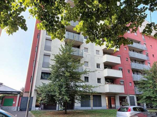 Foto Appartamento in Affitto a Milano Via Senigallia, 9, 20161 Milano