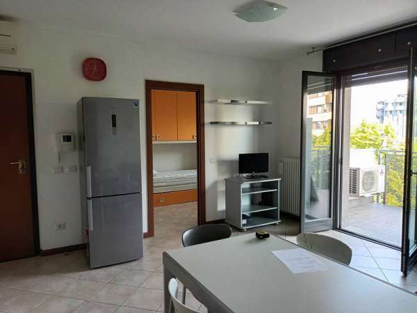 Foto Appartamento in Affitto a Milano Via Senigallia, 9, 20161 Milano
