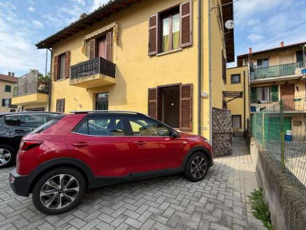 Foto Appartamento in affitto a Montano Lucino - 2 locali 55mq