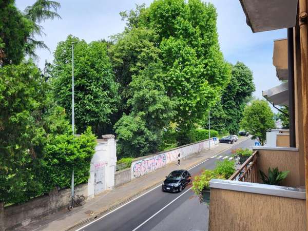Foto Appartamento in affitto a Monza