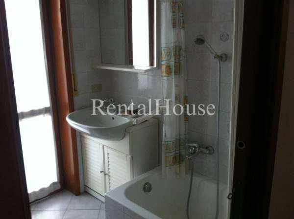 Foto Appartamento in affitto a Monza