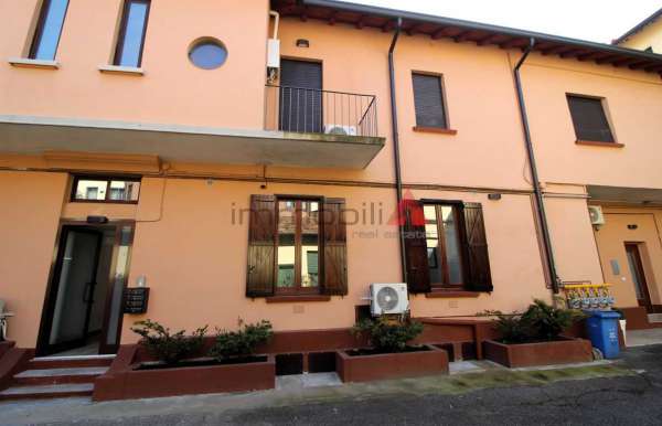 Foto Appartamento in Affitto a Monza via Amati