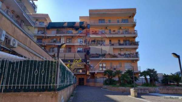 Foto Appartamento in affitto a Napoli - 3 locali 85mq