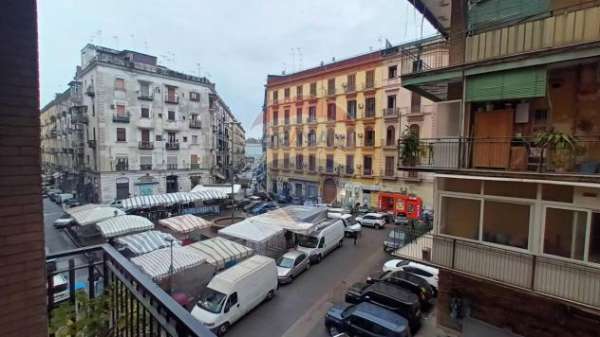 Foto Appartamento in affitto a Napoli - 3 locali 90mq
