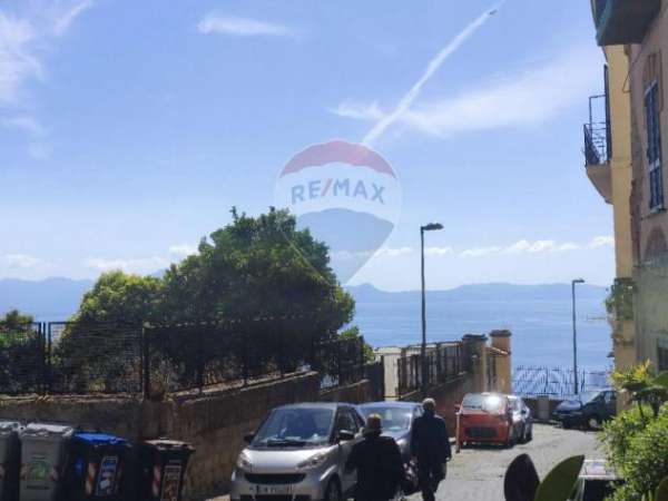 Foto Appartamento in affitto a Napoli - 3 locali 90mq