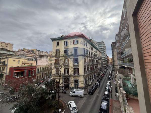 Foto Appartamento in affitto a Napoli