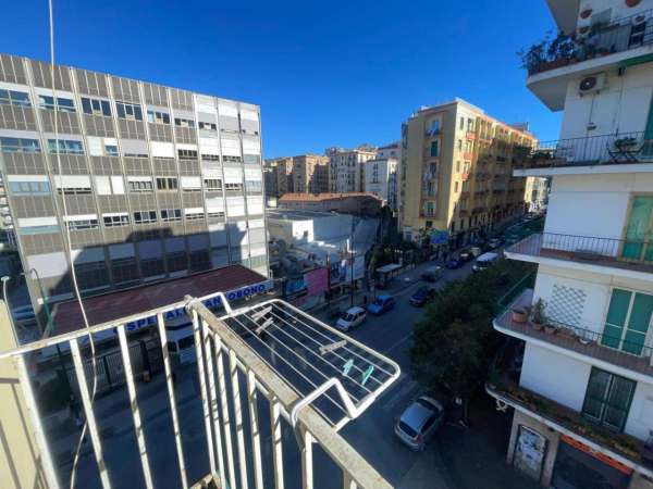Foto Appartamento in affitto a Napoli