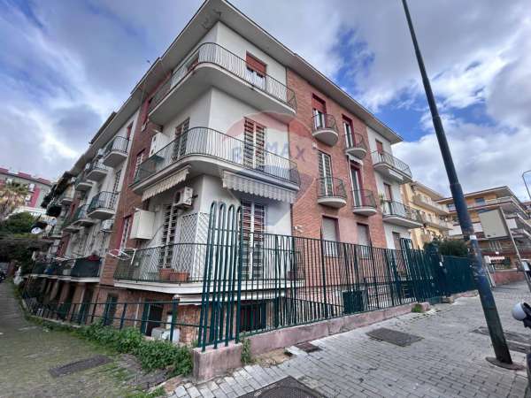 Foto Appartamento in affitto a Napoli
