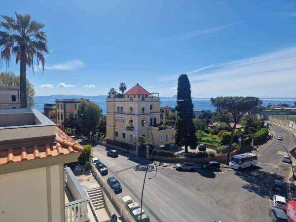 Foto Appartamento in affitto a Napoli