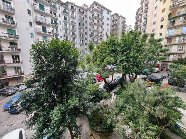 Foto Appartamento in affitto a Napoli