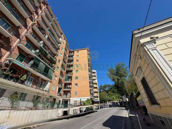 Foto Appartamento in affitto a Napoli
