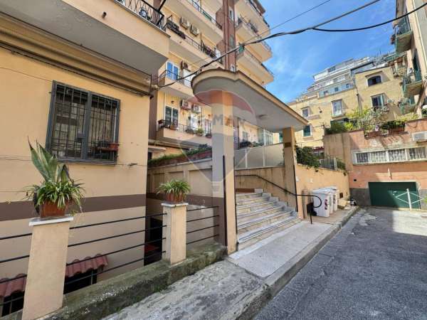 Foto Appartamento in affitto a Napoli