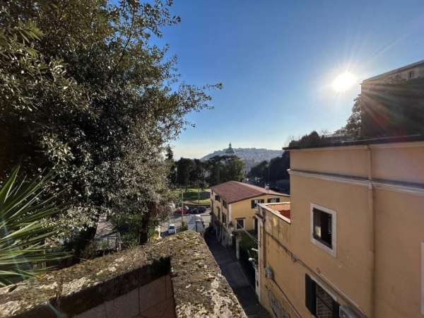 Foto Appartamento in affitto a Napoli