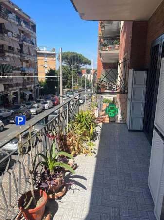 Foto Appartamento in affitto a Napoli