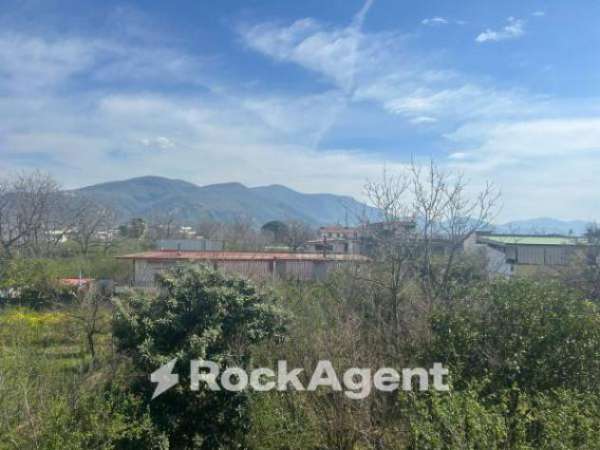 Foto Appartamento in affitto a Ottaviano - 4 locali 161mq