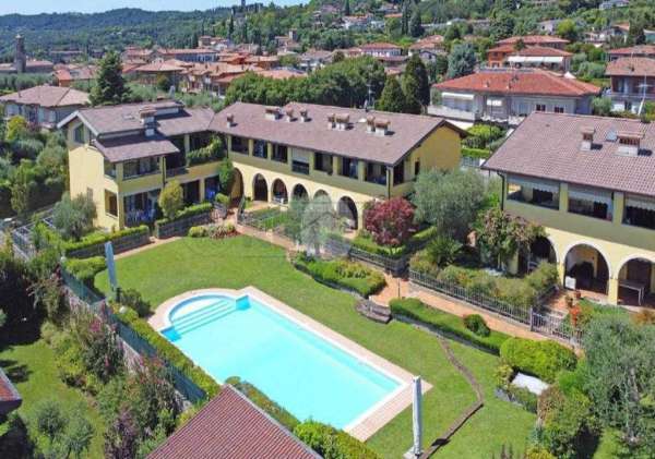 Foto Appartamento in Affitto a Padenghe sul Garda Via Bertanigra