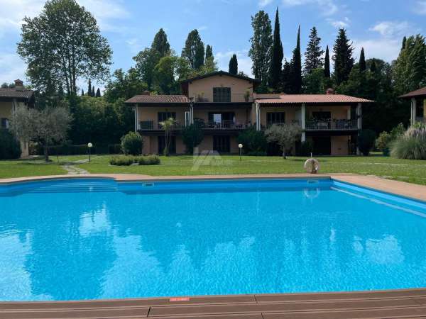 Foto Appartamento in Affitto a Padenghe sul Garda Via Prais