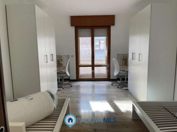Foto Appartamento in affitto a Padova - 4 locali 120mq