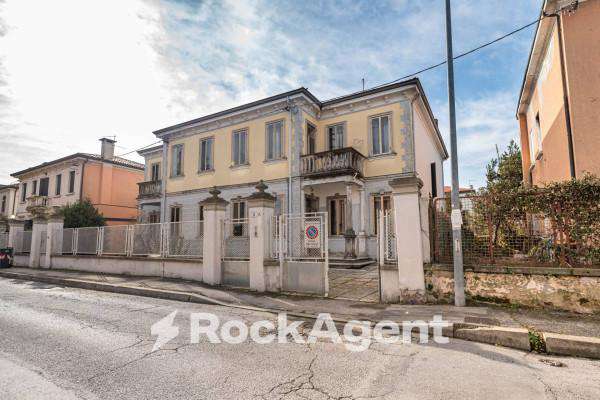 Foto Appartamento in affitto a Padova
