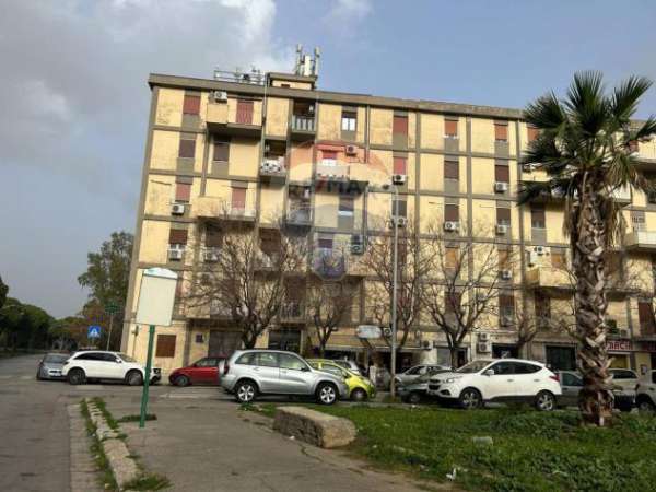 Foto Appartamento in affitto a Palermo - 3 locali 81mq