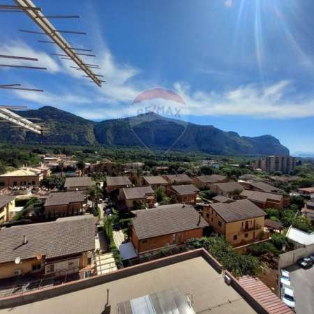 Foto Appartamento in affitto a Palermo - 6 locali 160mq