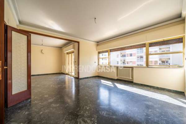 Foto Appartamento in affitto a Palermo - 6 locali 210mq