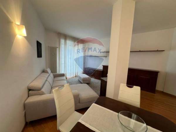 Foto Appartamento in affitto a Parma - 8 locali 130mq