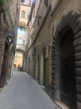 Foto Appartamento in affitto a Perugia - 5 locali 160mq