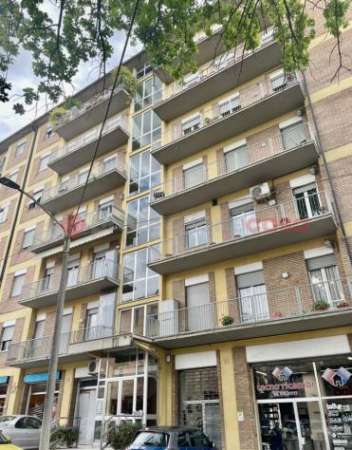 Foto Appartamento in affitto a Perugia - 5 locali 89mq