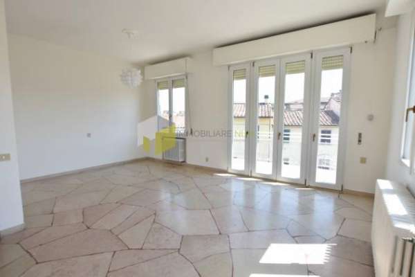 Foto Appartamento in affitto a Pisa 184 mq  Rif: 1340467