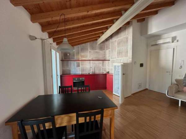 Foto Appartamento in affitto a Pisa 60 mq  Rif: 1386300