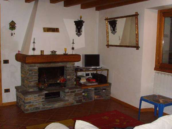 Foto Appartamento in Affitto a Ponte di Legno via Castello 57