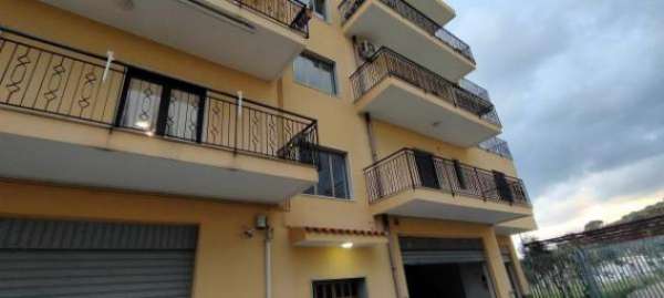Foto Appartamento in affitto a Reggio Calabria - 4 locali 150mq