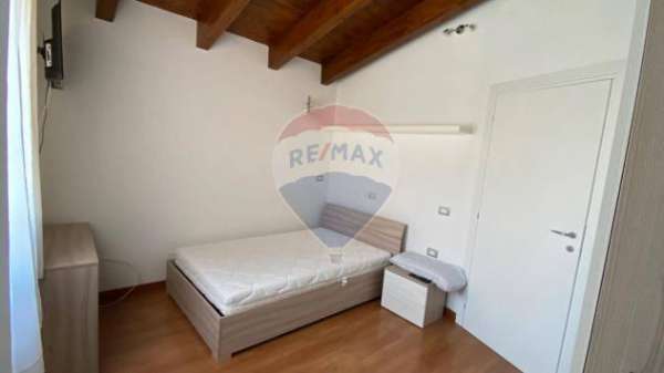Foto Appartamento in affitto a Reggio Emilia - 6 locali 100mq