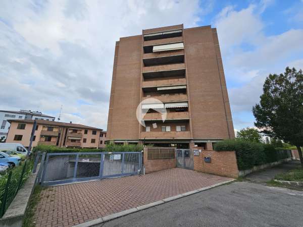 Foto Appartamento in affitto a Reggio Emilia