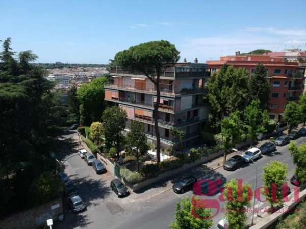 Foto Appartamento in affitto a Roma - 3 locali 135mq