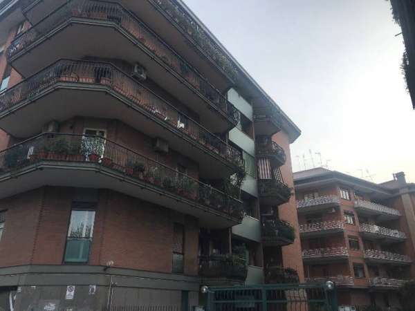 Foto Appartamento in Affitto a Roma Via castro dei Volsci