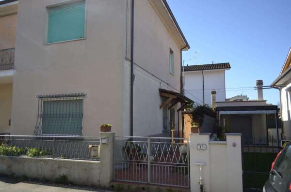 Foto Appartamento in Affitto a Rosignano Marittimo Via Sottoborghi,